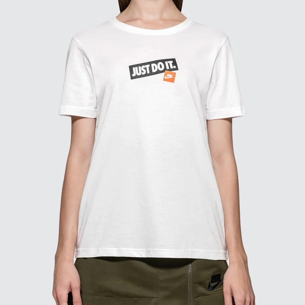 NWT Nike: Medium White Just Do It Logo Short Sleeve Round Neck Workout Tee